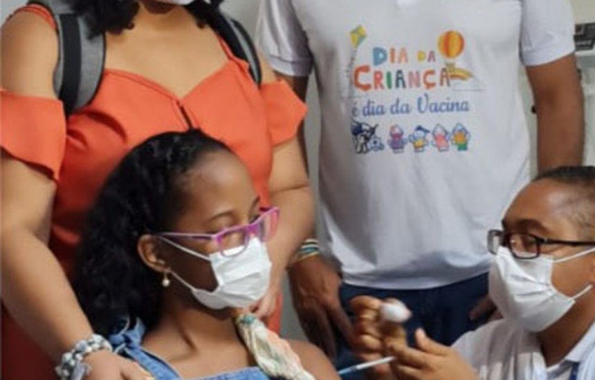 [Menina de 10 anos é a primeira criança a ser vacinada contra a Covid-19 em Salvador]