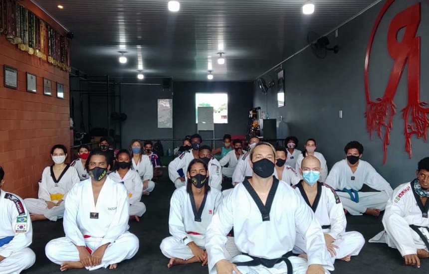 [Academia de Taekwondo Elite Naja realiza exame de troca de faixa no Boulevard]